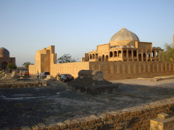 Makli : Beautiful Historic Mystery of Pakistan