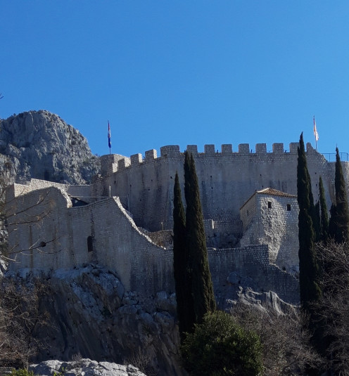 Tourist visit this castle in season