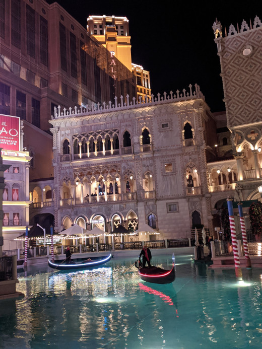 Gondolas in pool in front of the Venetian Resort