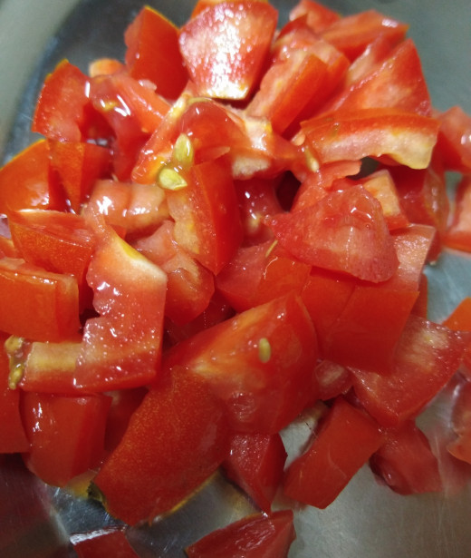 Wash and chop fresh tomatoes. Keep aside.