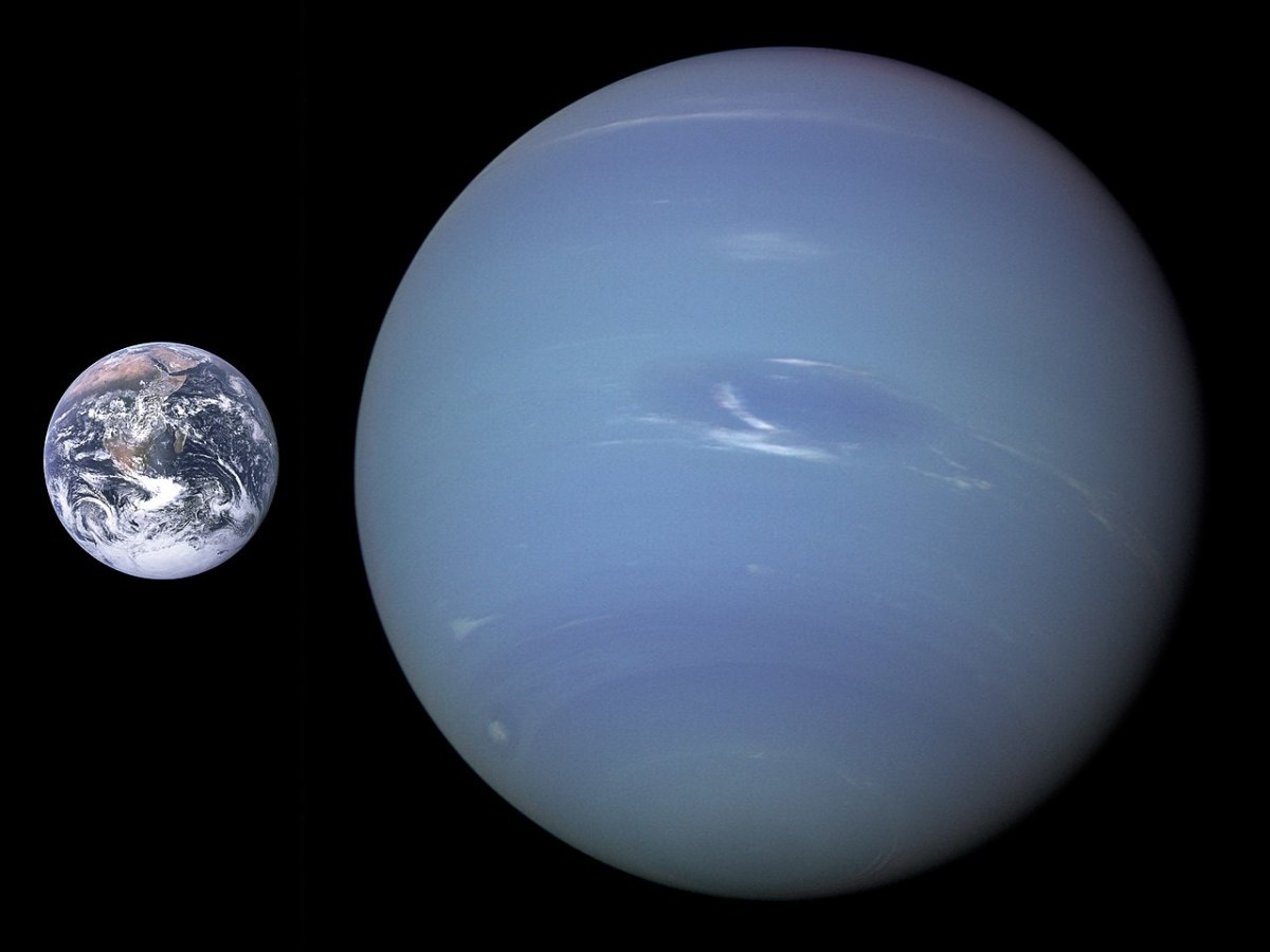 Size comparison of Neptune and Earth.