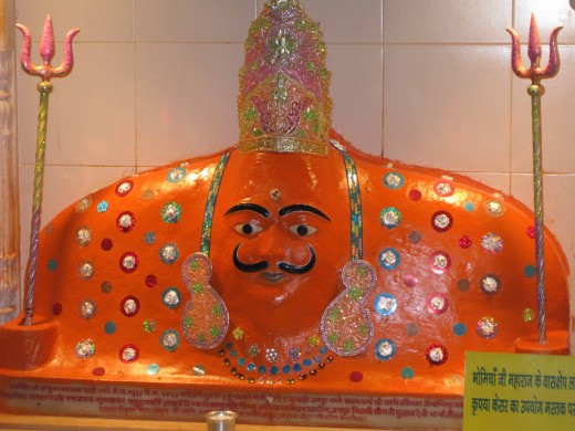 Bhomiya Baba: A replica of Sammet Shikhar at Moti Doongri Dadabadi