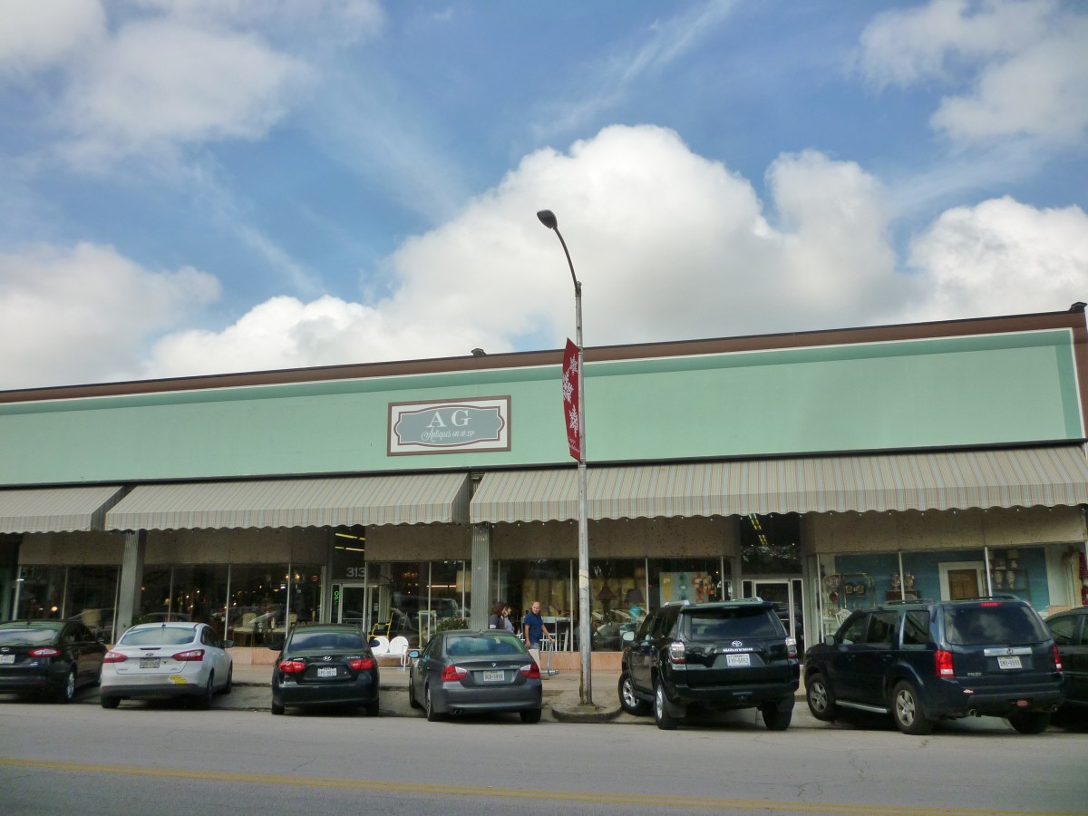 Exterior view of AG Antiques on West 19th in the Houston Heights
