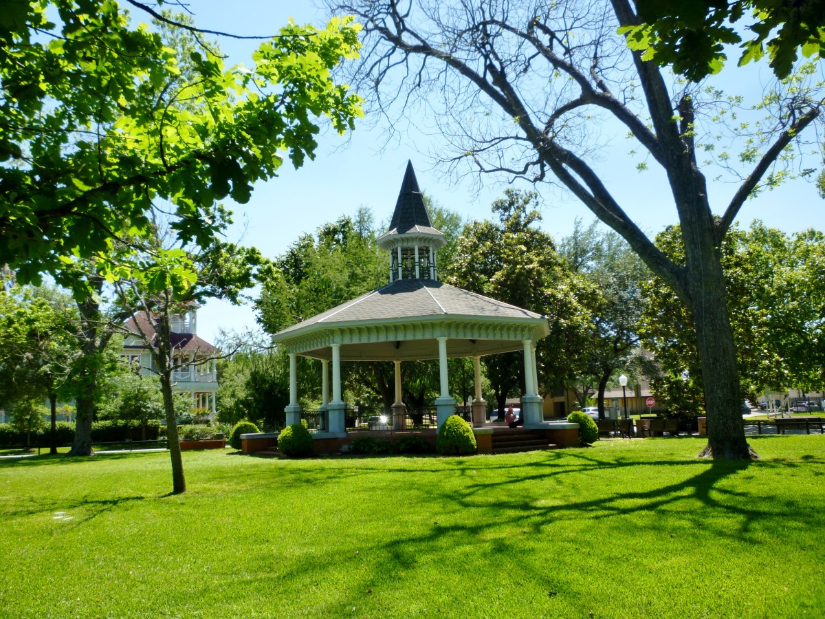 Marmion Park in the Houston Heights: Gazebo Photography Site | HubPages