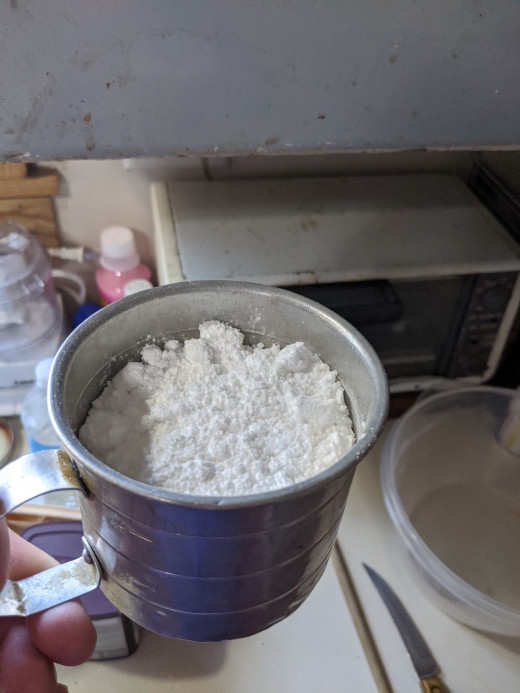 Powdered sugar in 2 cup measuring cup