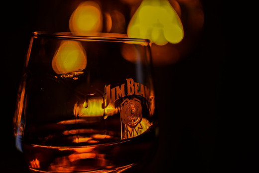 Jim Beam Bourbon: Image by Martin Lazarov from Pixabay