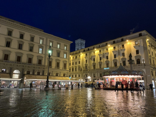 Piazza Della Republica ay at night