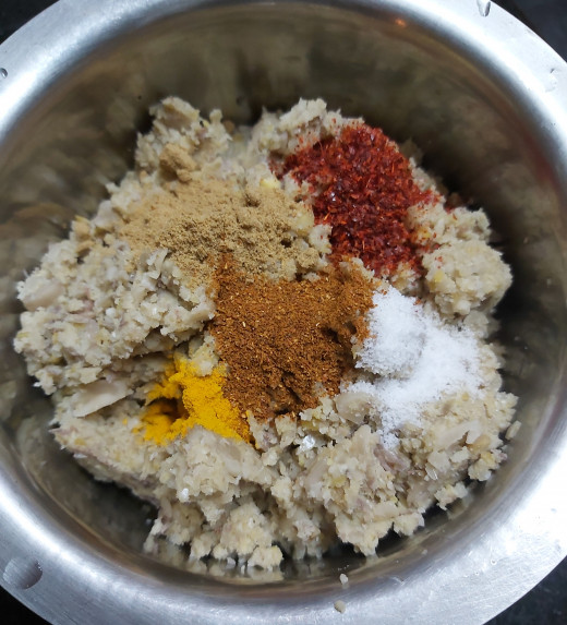 Add 1 teaspoon red chili powder, 1/2 teaspoon turmeric powder, 1 teaspoon coriander powder, 1 teaspoon garam masala powder and salt.