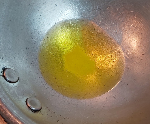 In a frying pan heat 1-2 teaspoons of ghee or oil.