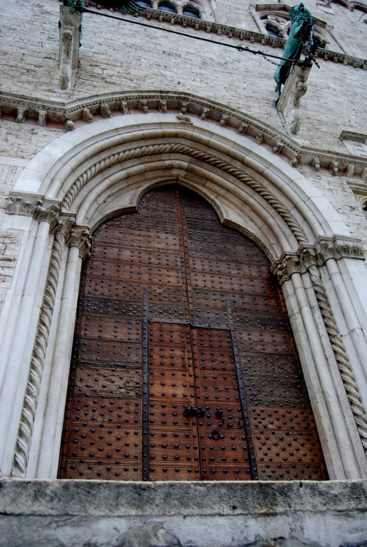 A huge and intricate decorated door of Palazzo dei Priori. One of the principal building in the center. 