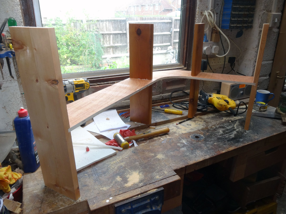 Gluing the supports to the middle shelf at the joints