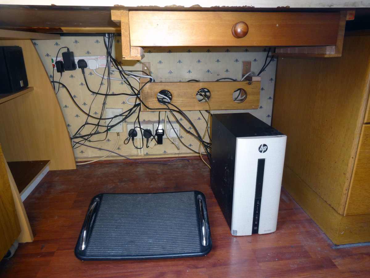 All the cabling done under the desk, using the new cable management trough to keep the cables off the floor