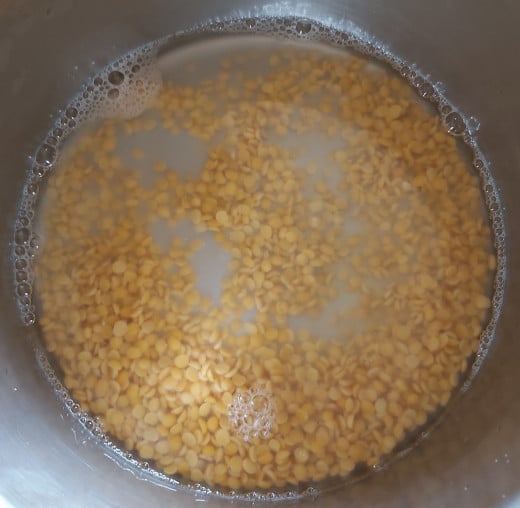 Soak lentils in enough water for 10-15 minutes (or more) to fasten the cooking.