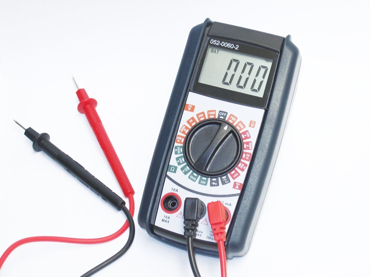 Kullanlabilen tipik bir dk maliyetli Multimetre RV'nizdeki elektrik sorunlarn gidermek iin