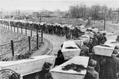 burying the dead after Auschwitz Liberation of 1945