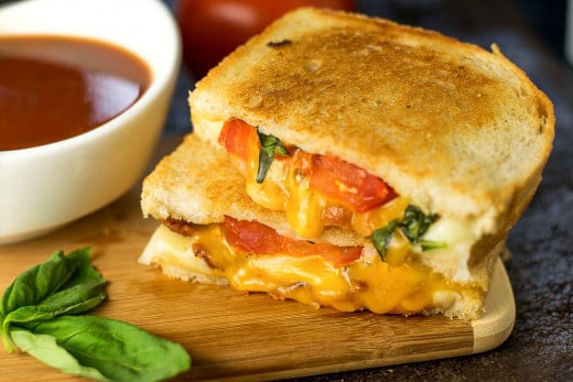 Grilled Tomato, Bacon and Cheese Sandwich