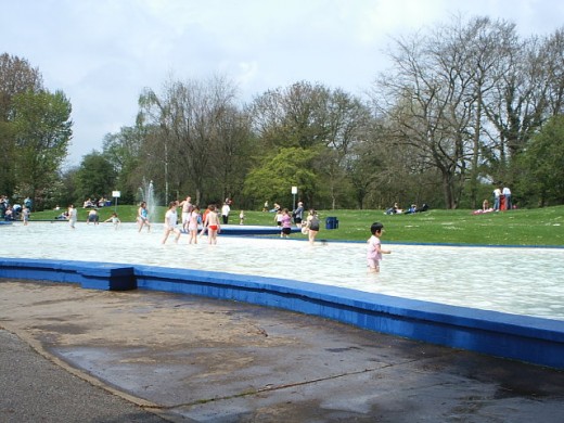 Huge paddling pool! Huge paddling pool!