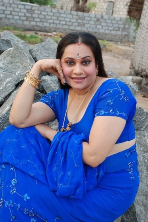 Mallu Hot Aunties in Saree Collection.