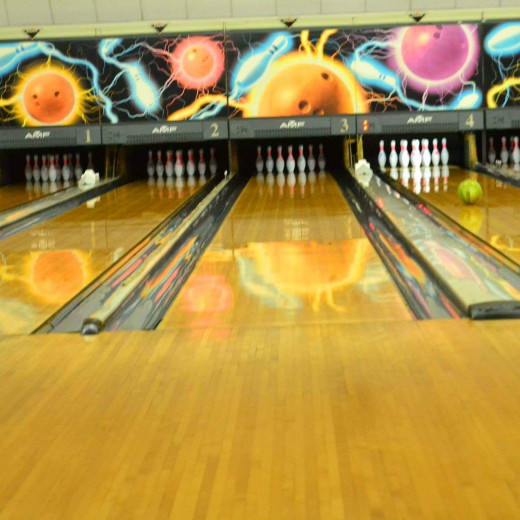 Paeng's Eastwood Bowl and Billiards Room