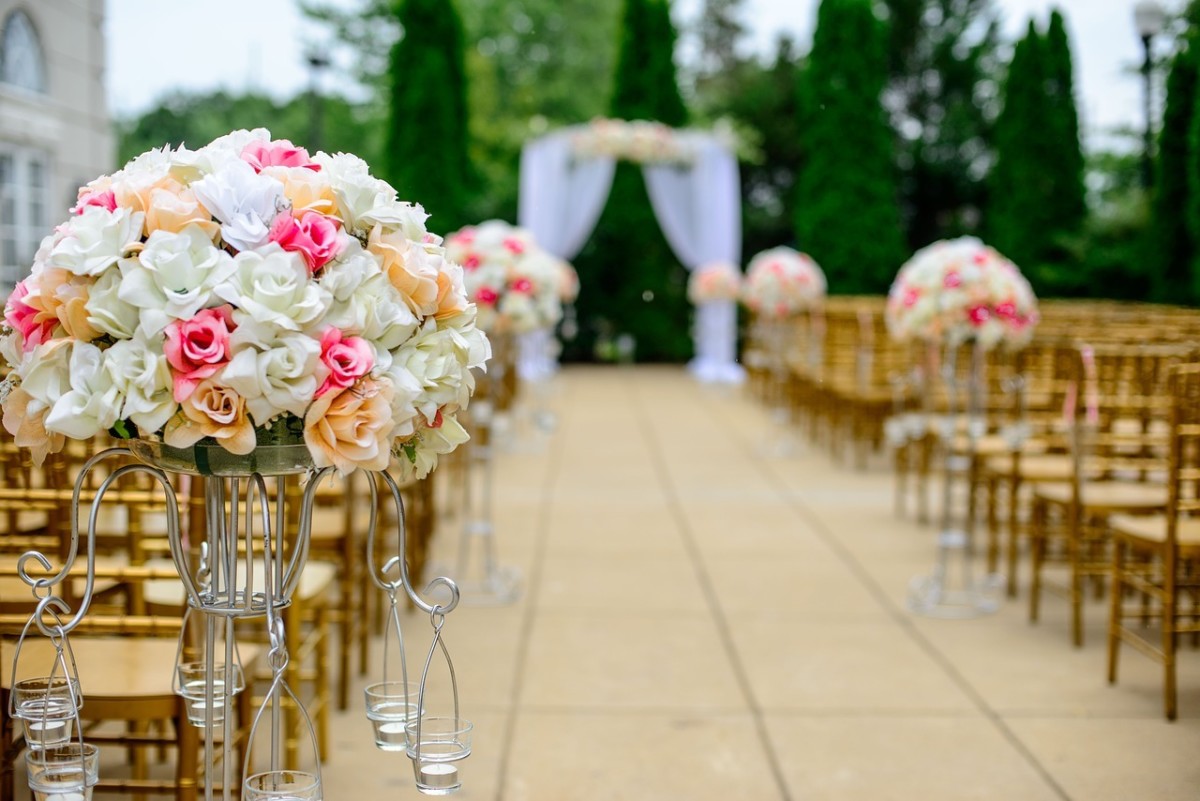 How to Save Money on Flowers for Wedding