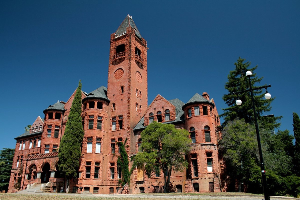 10 of the Most Haunted and Creepiest Places to Visit in Northern California
