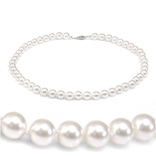 Beautiful single pearl necklace