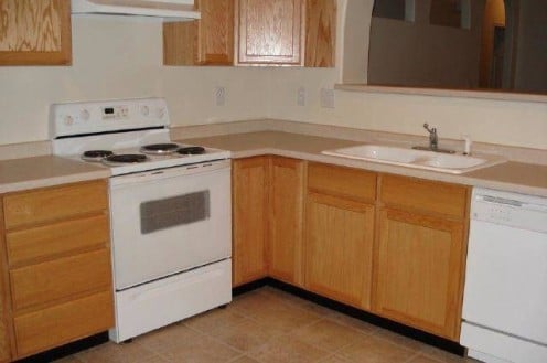 Tenants who share the same kitchen as the landlady should be considerate and helpful.