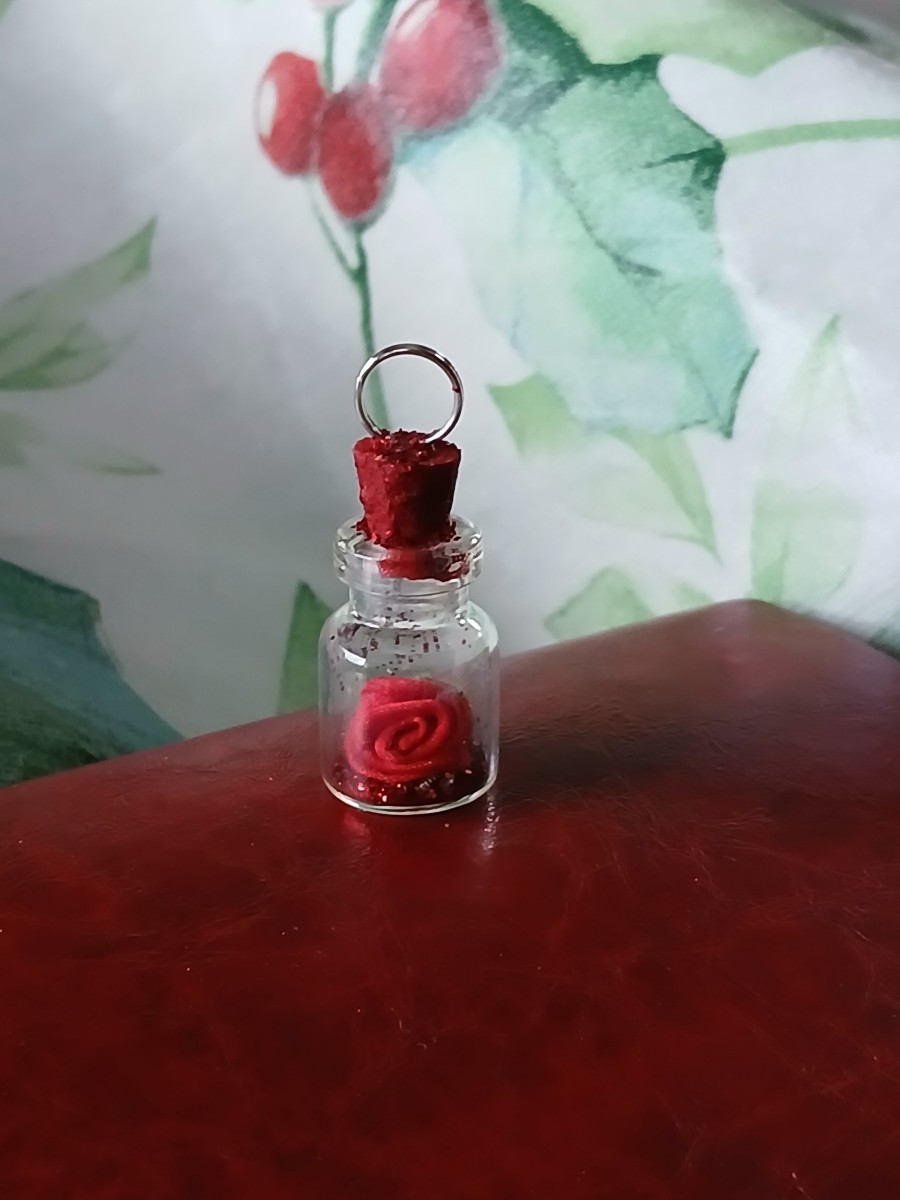 Tiny Rose in A Bottle