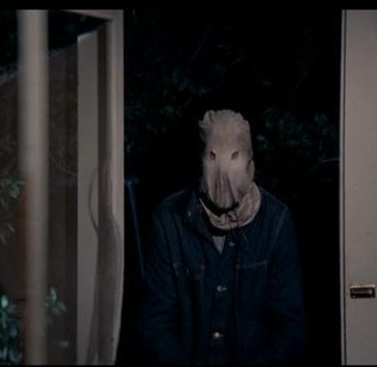 The Phantom Killer (Bud Davis) busts into the Reed home