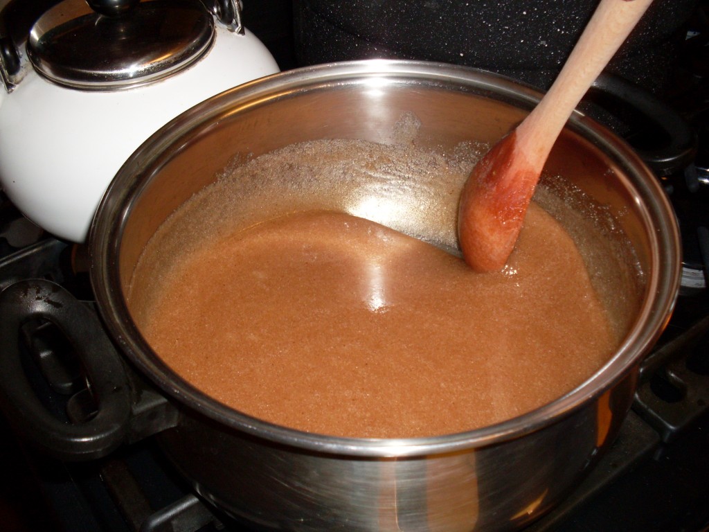 How to Make Applesauce For Fresh Use, Freezing, or Canning An