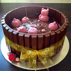 Pigs in the mud Kitkat cake