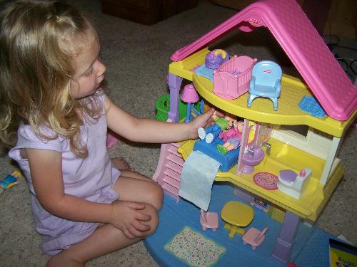Best dollhouse for 3 year old girl