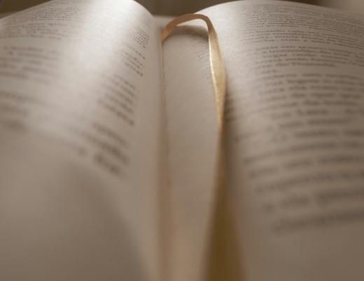 opened book on brown wooden table, photo by Bruno Oliveira on Unsplash