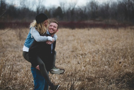Discover 4 psychology-backed signs of a healthy relationship—clear communication, emotional support, autonomy, and healthy conflict resolution.