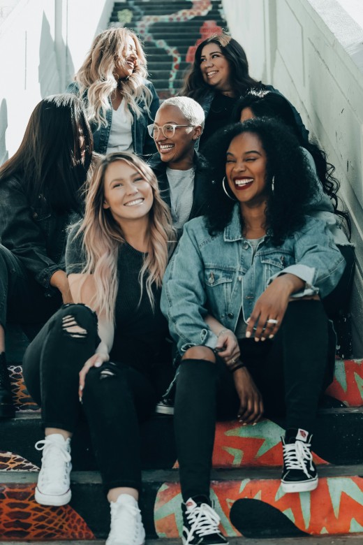 Group of friends, photo by Joel Muniz on Unsplash