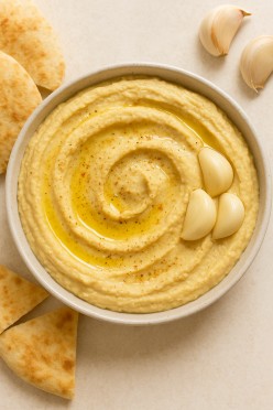 Creamy Roasted Garlic Hummus