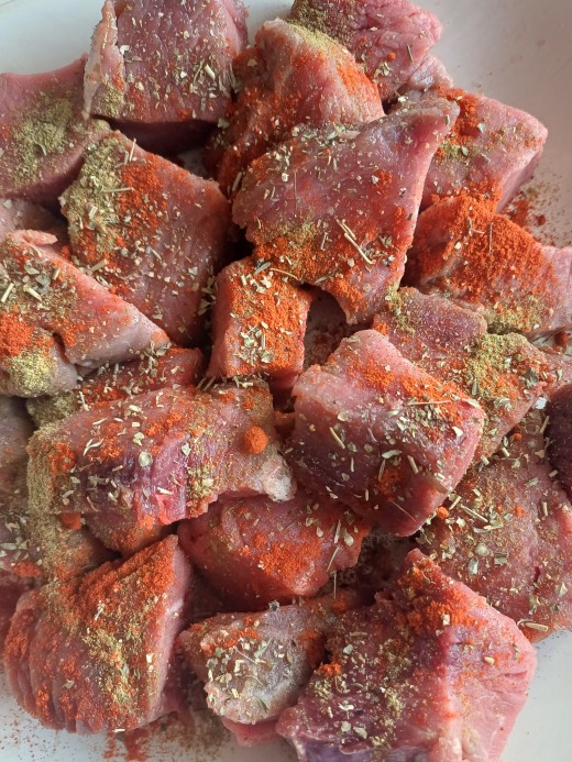 Beef with bay leaf and paprika powder