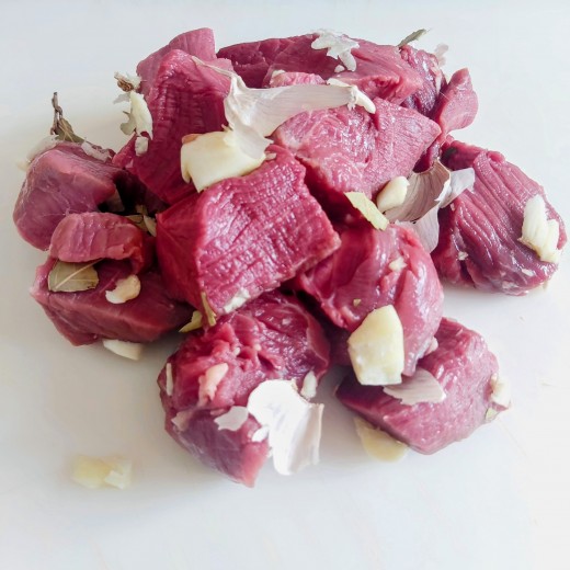 Beef with garlic and salt