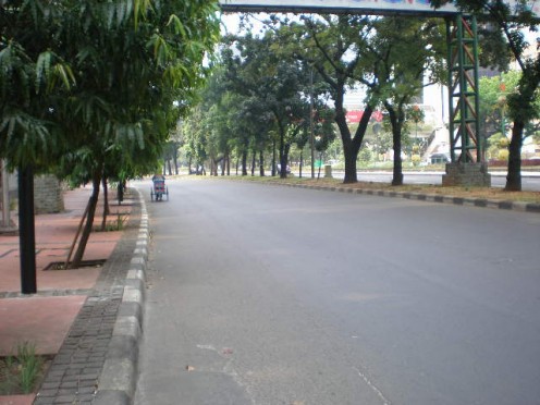 Jakarta after the exodus. This 12th-most-populated-city in the world looks so empty and 'unusual'.