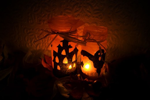 http://www.publicdomainpictures.net/view-image.php?picture=halloween-lights&image=1368