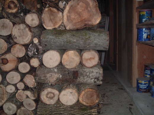 A stable pillar is crucial for the stability of your wood pile.