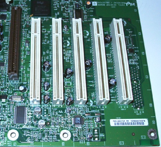 An average series PCI slots.  PCI Slots are generally grouped together.