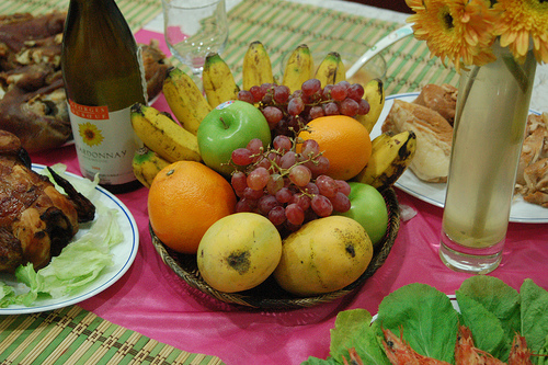 Christmas fruits (http://www.tsibog.com/news/noche-buena-christmas-dinner-in-the-philippines-2009-02-04.php)