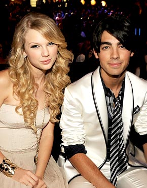 Taylor Swift and Joe Jonas attend an awards show in happier times.This was before Joe Jonas dumped Taylor Swift in a 27-second phone call.