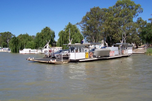 Ferry crossing at Mannum on the Murray River