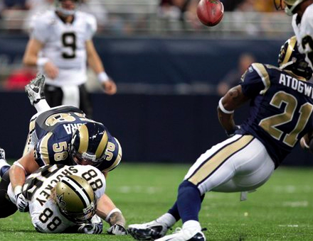 Rams #21 Atogwe recovers a fumble by Saints #88 Jeremy Shockey after he was hit by Rams #58 David Vobora in the first quarter (AP Photo/Jeff Roberson)