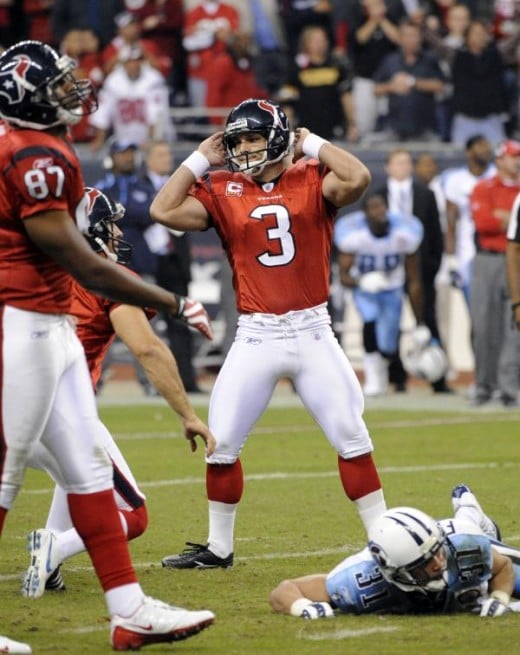 Houston Texans kicker Kris Brown (3) reacts after missing a field goal in closing seconds of the fourth quarter in an NFL football game against the Tennessee Titans Monday, Nov. 23, 2009 in Houston. The Titans beat the Texans 20-17. (AP Photo/Dave Ei