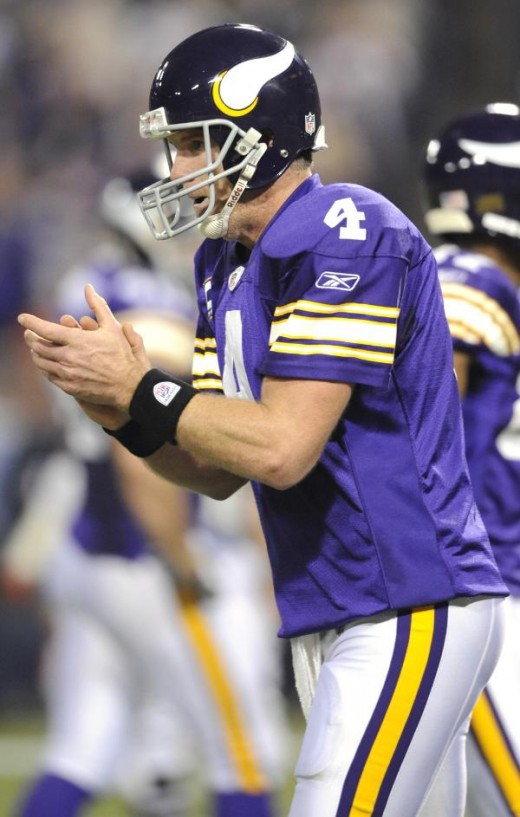Brett Favre (4) celebrates after a touchdown during the second quarter (AP Photo/Hannah Foslien)