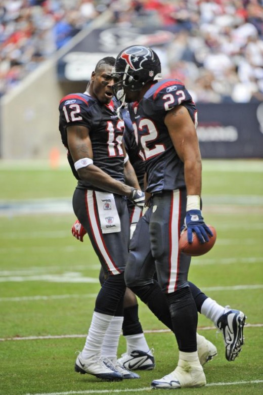 Jacoby Jones (12) and Chris Brown (22) during the first quarter  (AP Photo/Dave Einsel)