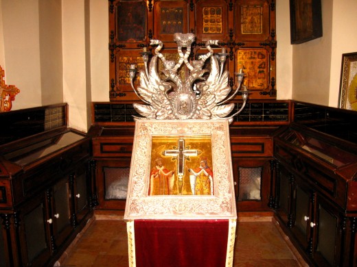 RELIQUARY OF THE TRUE CROSS IN THE CHURCH OF THE HOLY SEPULCHRE IN JERUSALEM
